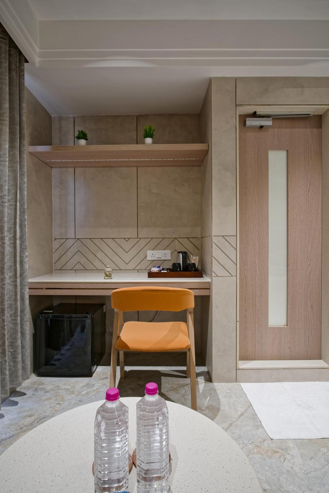 Golden Plaza Hotel Ahmedabad Ngoại thất bức ảnh
