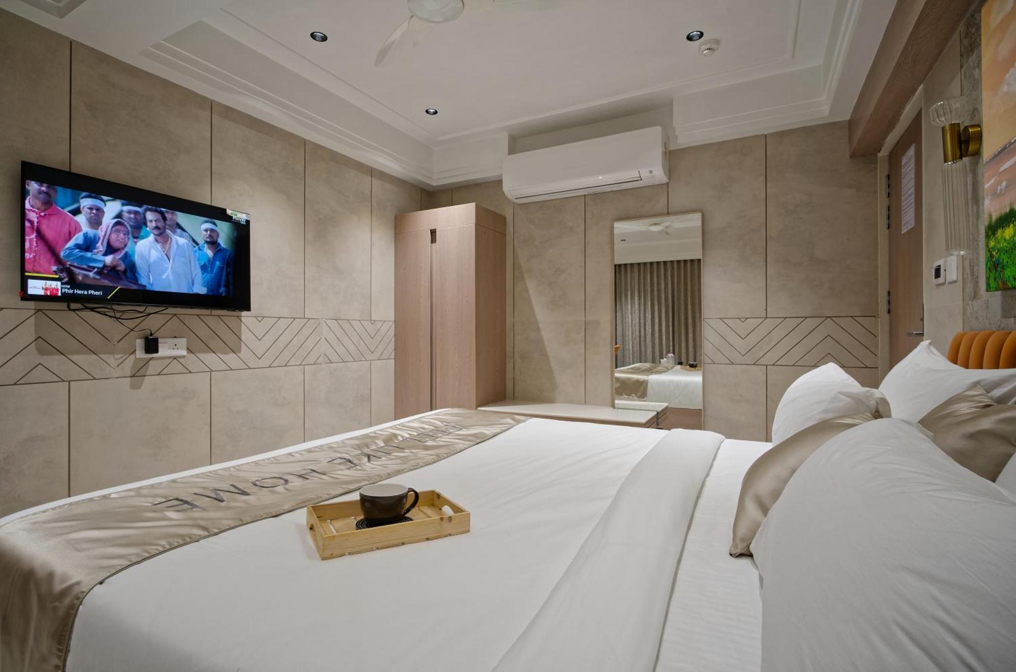 Golden Plaza Hotel Ahmedabad Ngoại thất bức ảnh