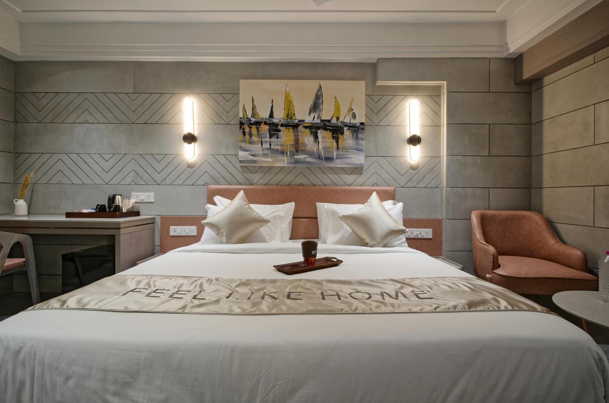Golden Plaza Hotel Ahmedabad Ngoại thất bức ảnh