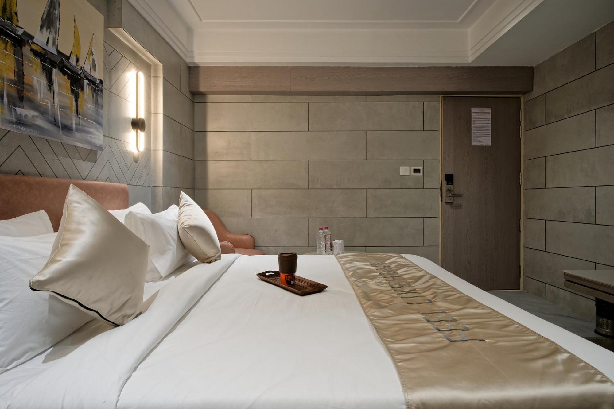 Golden Plaza Hotel Ahmedabad Ngoại thất bức ảnh