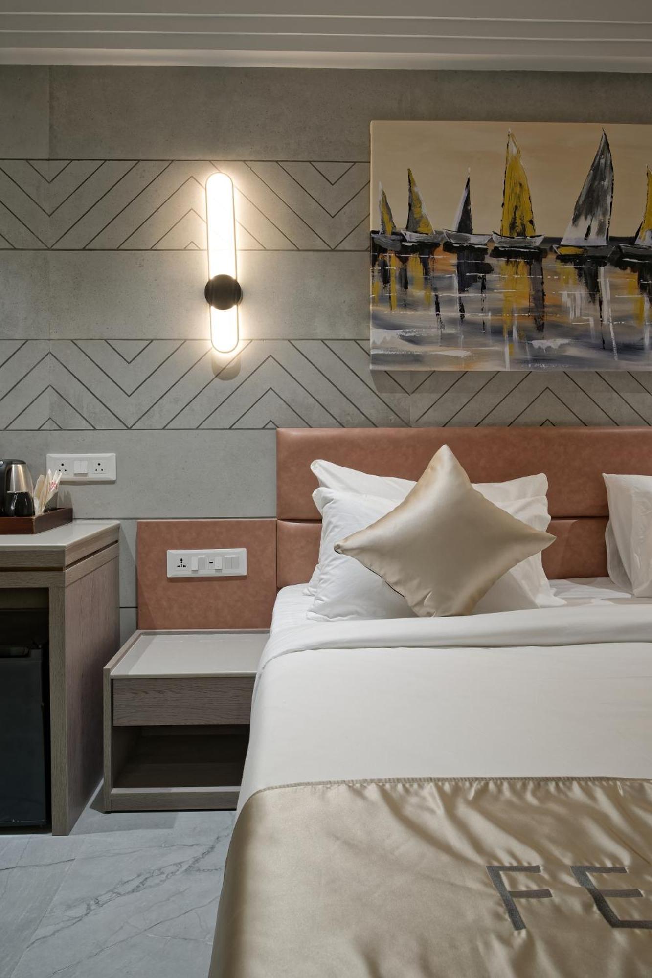 Golden Plaza Hotel Ahmedabad Ngoại thất bức ảnh