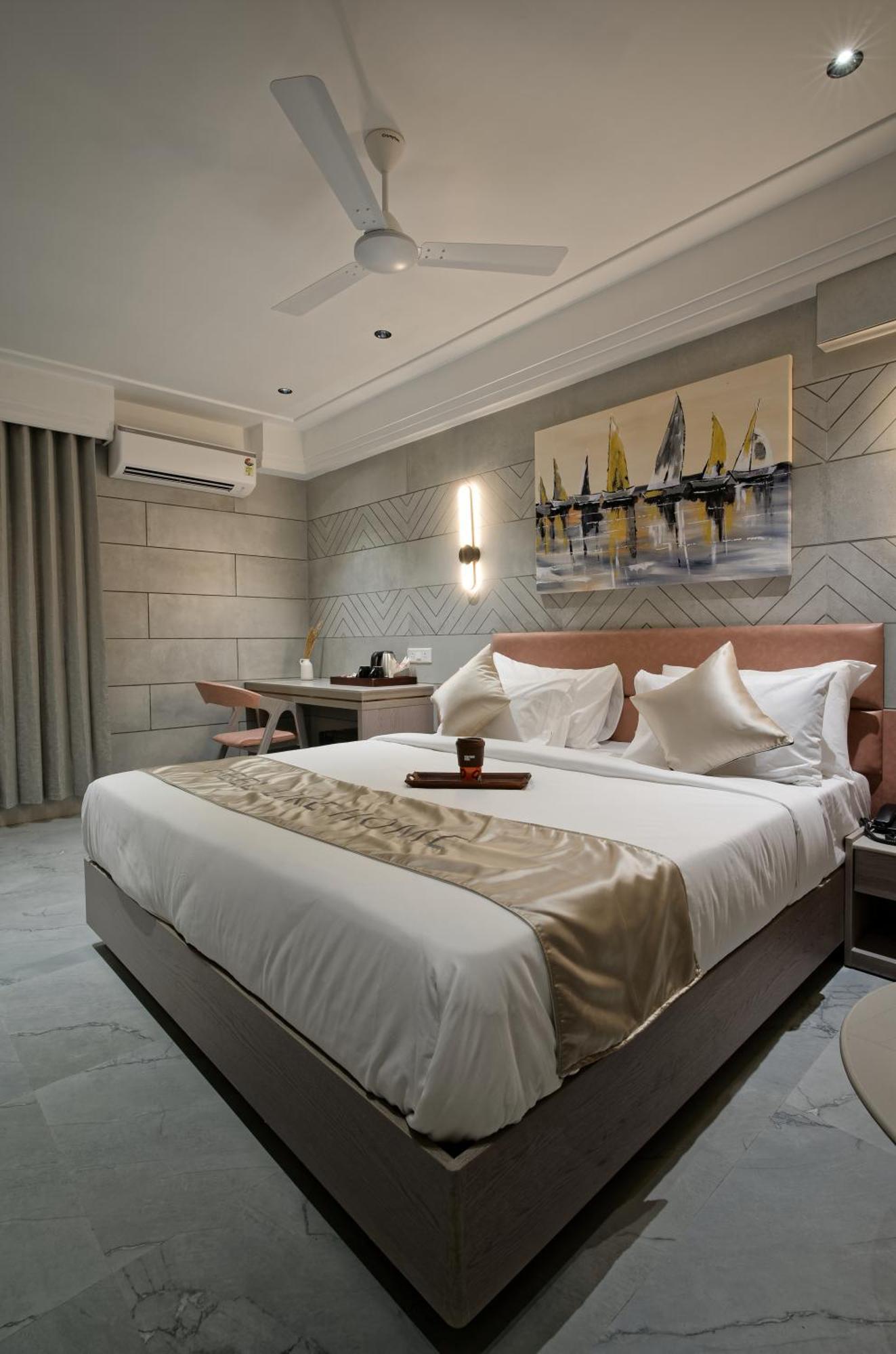Golden Plaza Hotel Ahmedabad Ngoại thất bức ảnh