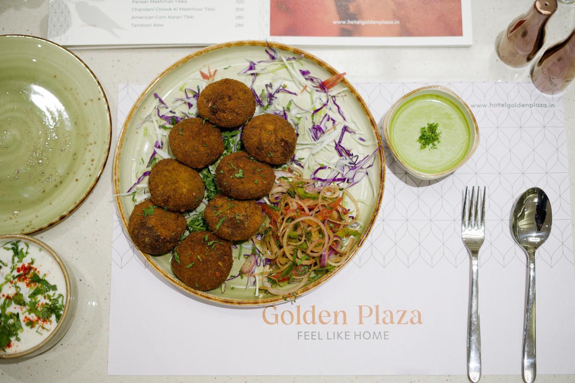 Golden Plaza Hotel Ahmedabad Ngoại thất bức ảnh