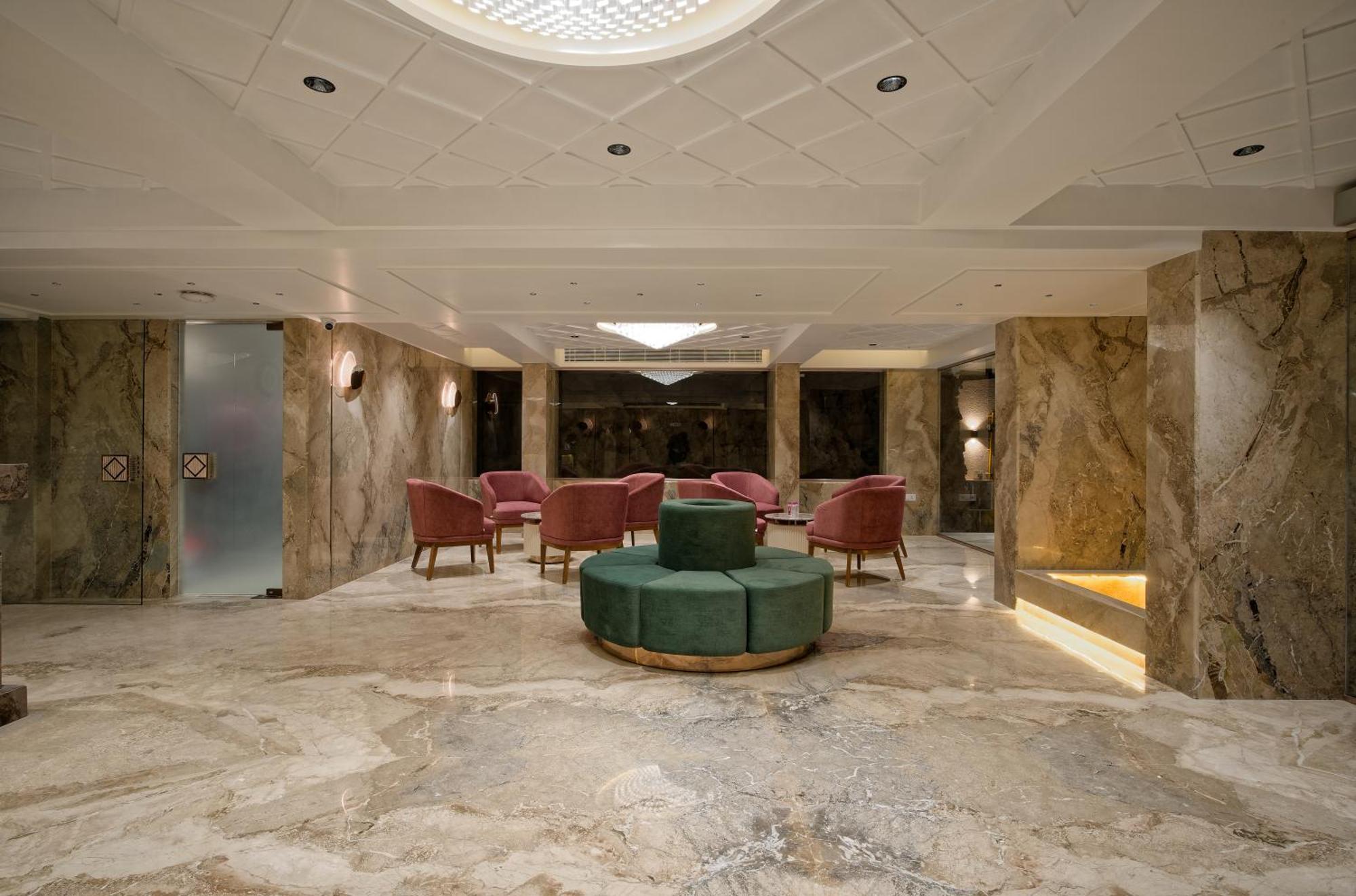 Golden Plaza Hotel Ahmedabad Ngoại thất bức ảnh