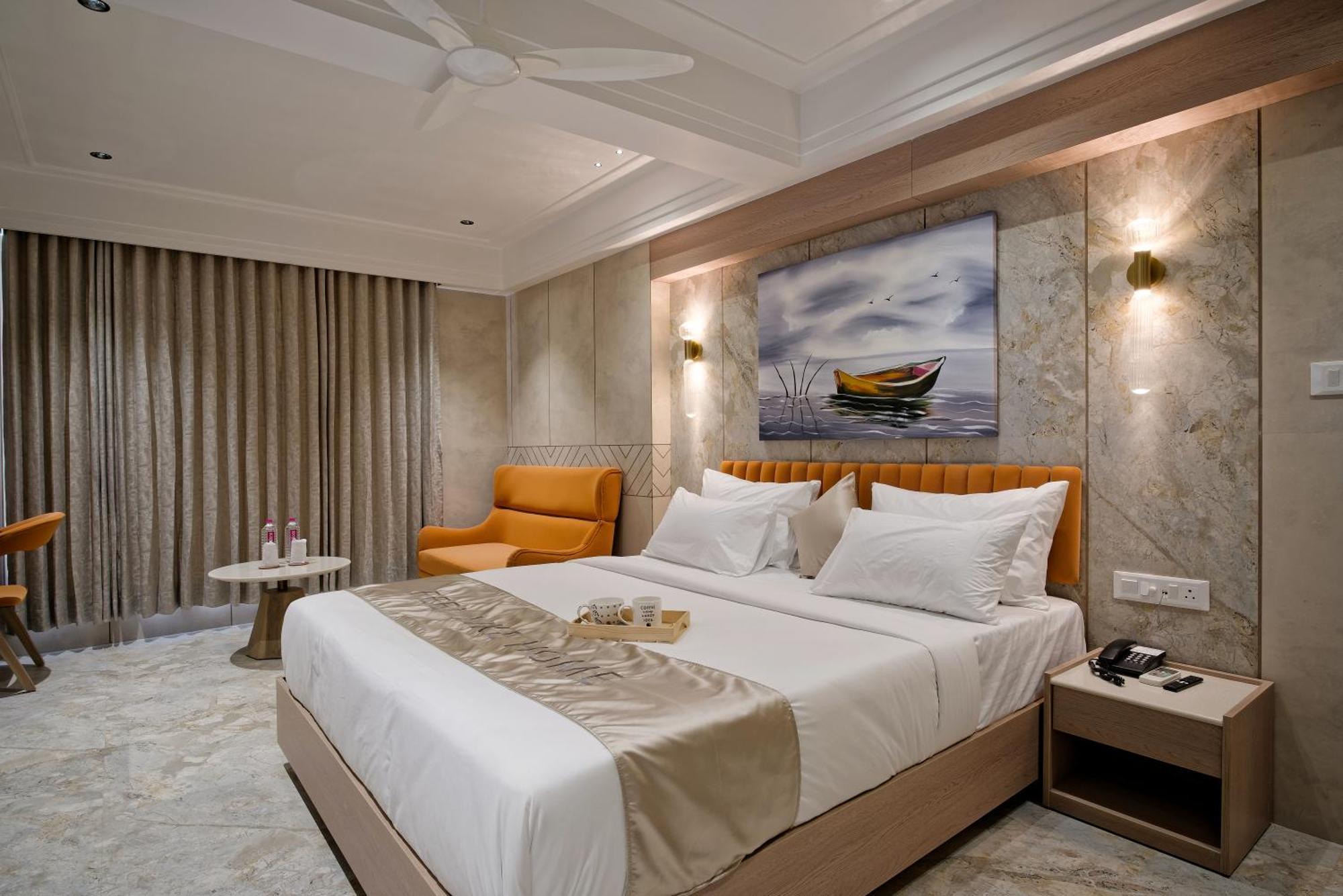 Golden Plaza Hotel Ahmedabad Ngoại thất bức ảnh