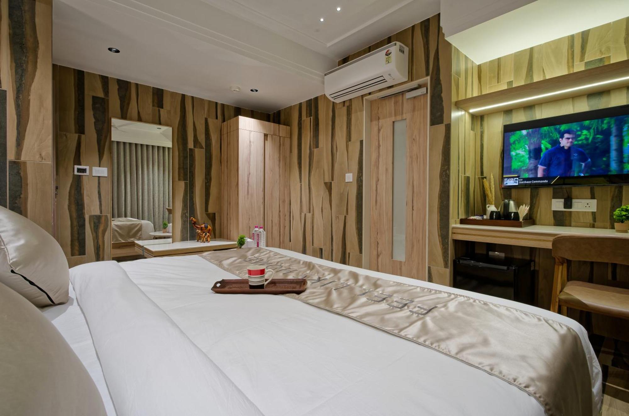 Golden Plaza Hotel Ahmedabad Ngoại thất bức ảnh